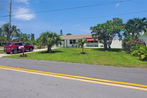 House in Lantana, Florida 3 bedrooms, 135.64 sq.m. № 1367500 - photo 29