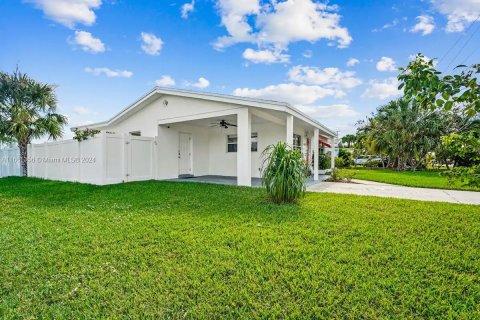 Villa ou maison à louer à Lantana, Floride: 3 chambres, 135.64 m2 № 1367500 - photo 8