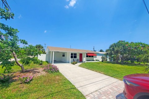 Villa ou maison à louer à Lantana, Floride: 3 chambres, 135.64 m2 № 1367500 - photo 12