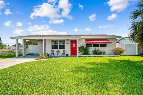 Villa ou maison à louer à Lantana, Floride: 3 chambres, 135.64 m2 № 1367500 - photo 2