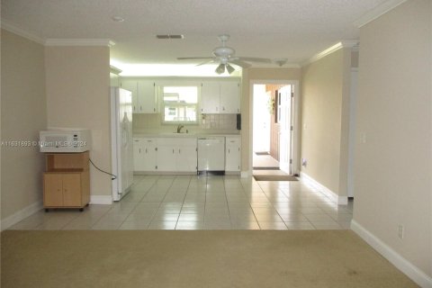 House in Stuart, Florida 2 bedrooms, 90.77 sq.m. № 1304727 - photo 3