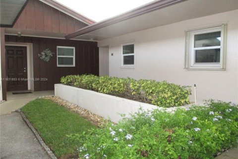 House in Stuart, Florida 2 bedrooms, 90.77 sq.m. № 1304727 - photo 12