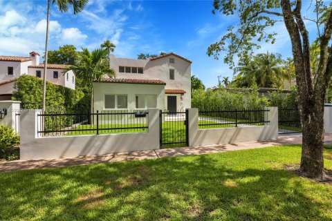 Villa ou maison à vendre à Coral Gables, Floride: 4 chambres, 233.84 m2 № 1294132 - photo 2