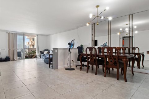 Copropriété à vendre à Hallandale Beach, Floride: 1 chambre, 120.77 m2 № 1310277 - photo 13