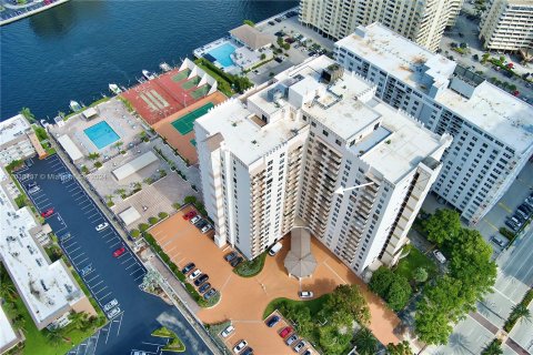 Condominio en venta en Hallandale Beach, Florida, 1 dormitorio, 120.77 m2 № 1310277 - foto 8