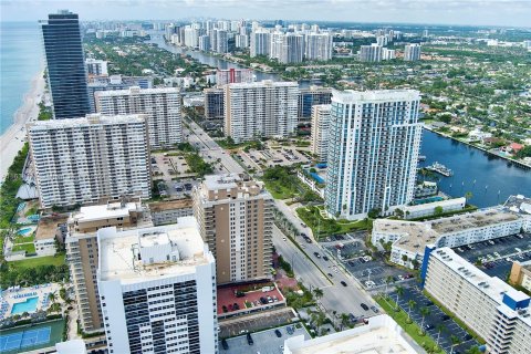 Copropriété à vendre à Hallandale Beach, Floride: 1 chambre, 120.77 m2 № 1310277 - photo 3