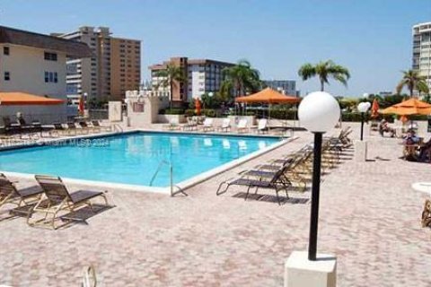 Condominio en venta en Hallandale Beach, Florida, 1 dormitorio, 120.77 m2 № 1310277 - foto 10