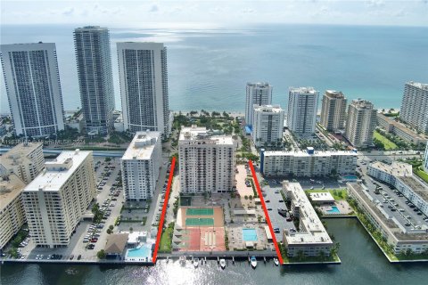 Condominio en venta en Hallandale Beach, Florida, 1 dormitorio, 120.77 m2 № 1310277 - foto 4