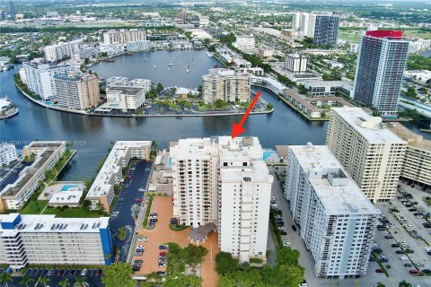 Condominio en venta en Hallandale Beach, Florida, 1 dormitorio, 120.77 m2 № 1310277 - foto 7