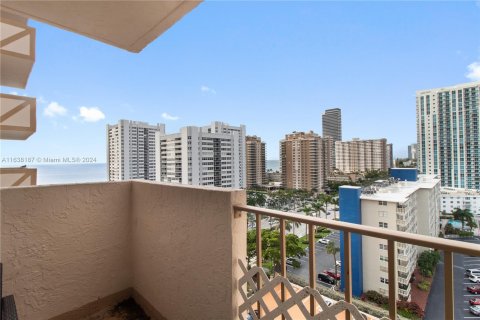 Copropriété à vendre à Hallandale Beach, Floride: 1 chambre, 120.77 m2 № 1310277 - photo 18