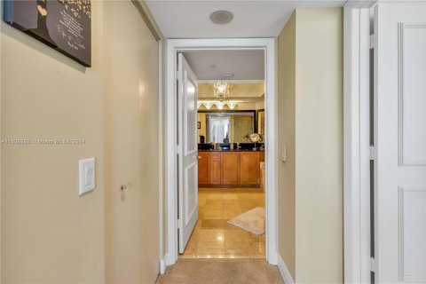 Condo in Aventura, Florida, 2 bedrooms  № 1310330 - photo 21