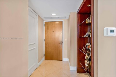 Condo in Aventura, Florida, 2 bedrooms  № 1310330 - photo 5