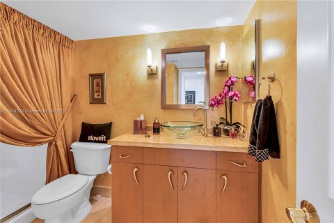 Condo in Aventura, Florida, 2 bedrooms  № 1310330 - photo 15