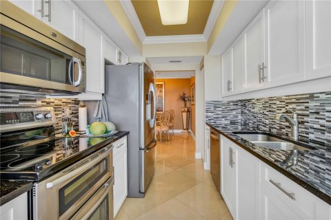 Condo in Aventura, Florida, 2 bedrooms  № 1310330 - photo 10