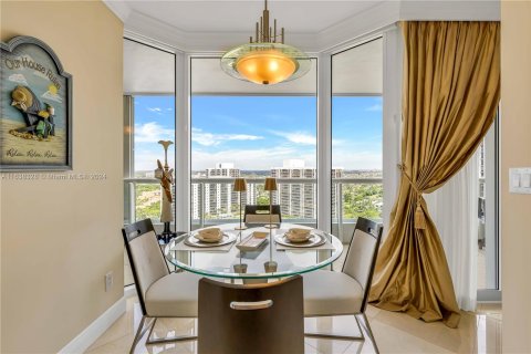 Condo in Aventura, Florida, 2 bedrooms  № 1310330 - photo 1