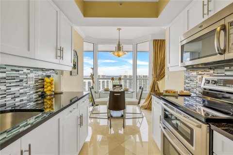 Condo in Aventura, Florida, 2 bedrooms  № 1310330 - photo 9