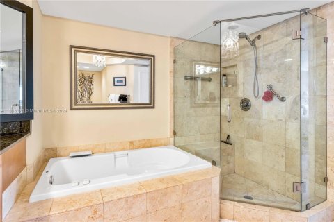 Condo in Aventura, Florida, 2 bedrooms  № 1310330 - photo 24