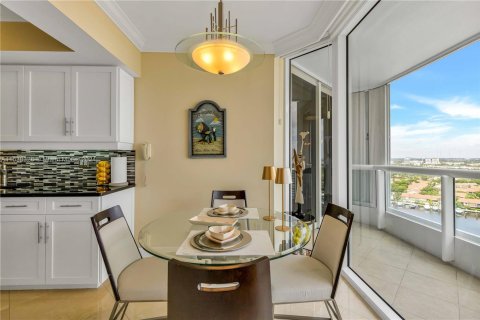 Condo in Aventura, Florida, 2 bedrooms  № 1310330 - photo 11