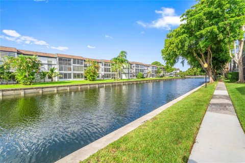 Condominio en venta en Tamarac, Florida, 2 dormitorios, 99.87 m2 № 1292052 - foto 21