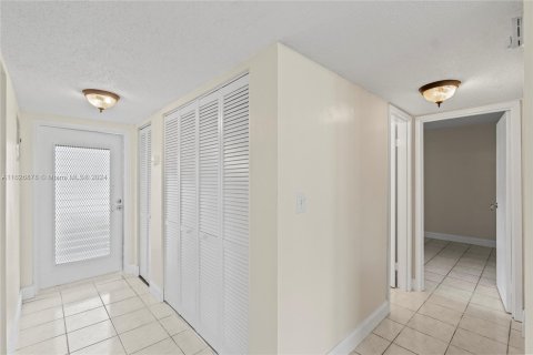 Condo in Tamarac, Florida, 2 bedrooms  № 1292052 - photo 15