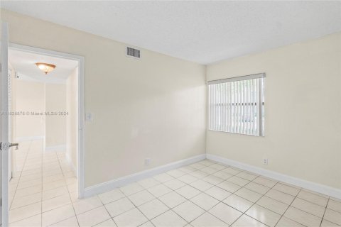 Condominio en venta en Tamarac, Florida, 2 dormitorios, 99.87 m2 № 1292052 - foto 17