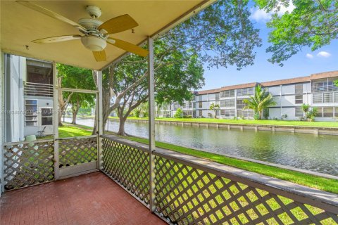 Condo in Tamarac, Florida, 2 bedrooms  № 1292052 - photo 20