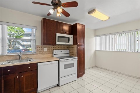 Condominio en venta en Tamarac, Florida, 2 dormitorios, 99.87 m2 № 1292052 - foto 8