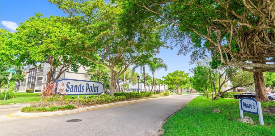 Condo in Tamarac, Florida, 2 bedrooms  № 1292052