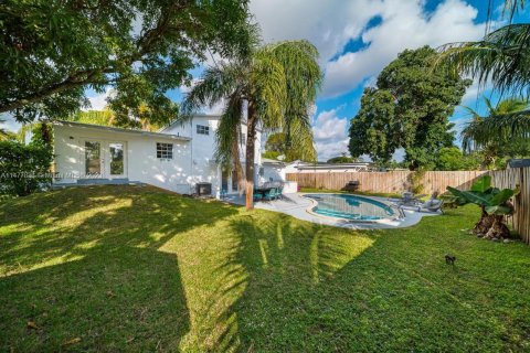 Villa ou maison à vendre à Hollywood, Floride: 5 chambres, 169.08 m2 № 809182 - photo 4