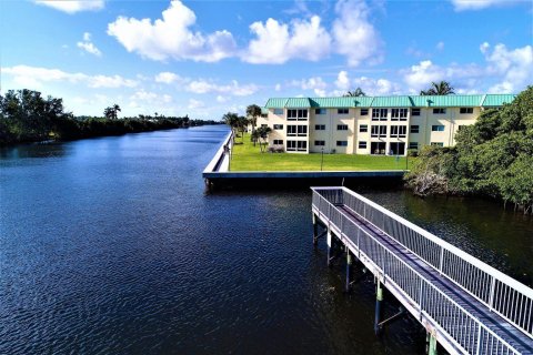 Copropriété à vendre à Boynton Beach, Floride: 2 chambres, 111.48 m2 № 1102310 - photo 4