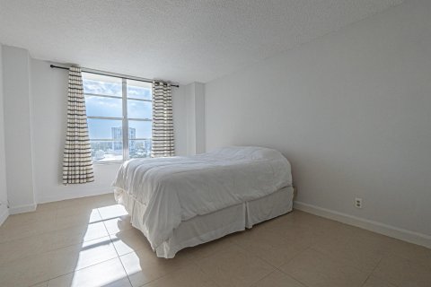 Condo in Hollywood, Florida, 2 bedrooms  № 1174210 - photo 17