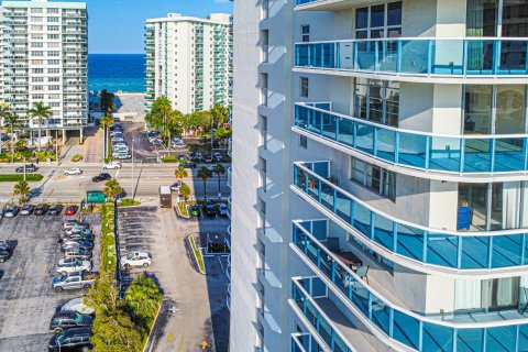 Condo in Hollywood, Florida, 2 bedrooms  № 1174210 - photo 23