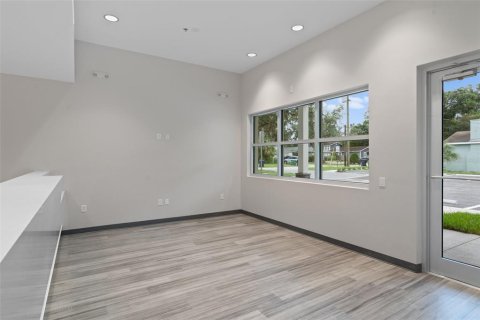 Propiedad comercial en venta en Tampa, Florida № 1391109 - foto 19