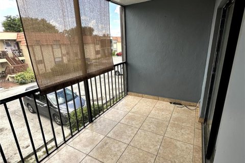 Condo in Hialeah, Florida, 2 bedrooms  № 1409290 - photo 21