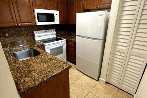 Condo in Hialeah, Florida, 2 bedrooms  № 1409290 - photo 4