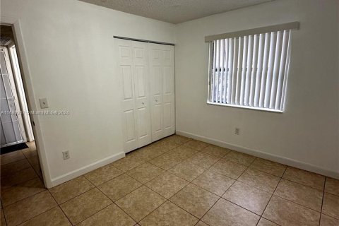 Condo in Hialeah, Florida, 2 bedrooms  № 1409290 - photo 15