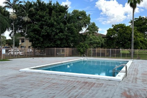 Condo in Hialeah, Florida, 2 bedrooms  № 1409290 - photo 20