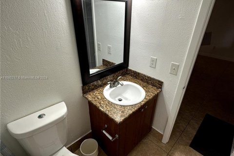 Condominio en venta en Hialeah, Florida, 2 dormitorios, 69.68 m2 № 1409290 - foto 9