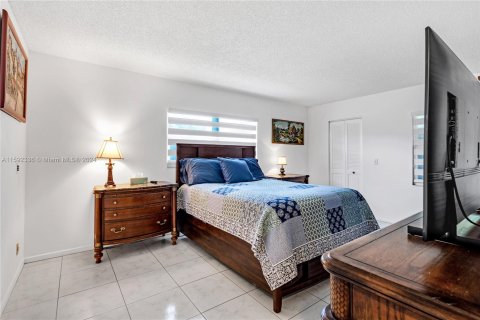 Condo in Pembroke Pines, Florida, 2 bedrooms  № 1208305 - photo 17