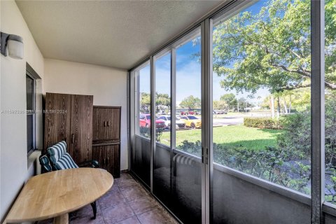 Condo in Pembroke Pines, Florida, 2 bedrooms  № 1208305 - photo 27