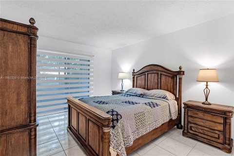 Copropriété à vendre à Pembroke Pines, Floride: 2 chambres, 108.32 m2 № 1208305 - photo 23