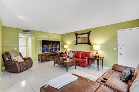 Copropriété à vendre à Pembroke Pines, Floride: 2 chambres, 108.32 m2 № 1208305 - photo 7