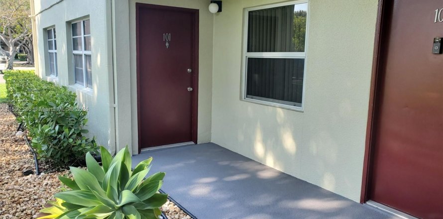 Condo à Pembroke Pines, Floride, 2 chambres  № 1208305