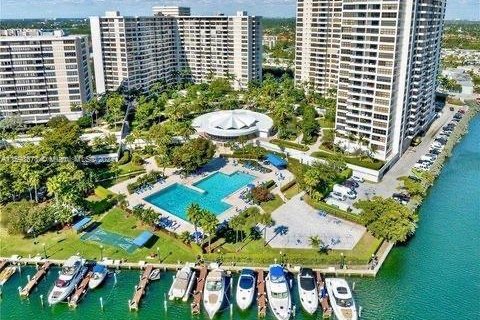 Condominio en venta en Hallandale Beach, Florida, 1 dormitorio, 76.92 m2 № 1208334 - foto 4