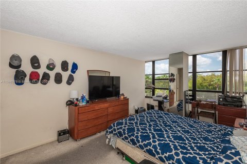 Condominio en venta en Hallandale Beach, Florida, 1 dormitorio, 76.92 m2 № 1208334 - foto 22
