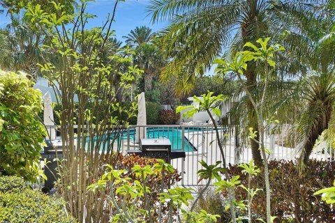 Condominio en venta en Lauderdale-by-the-Sea, Florida, 2 dormitorios, 116.13 m2 № 1102375 - foto 12