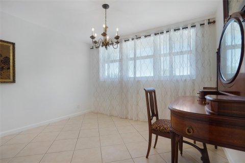Condo in Lauderdale-by-the-Sea, Florida, 2 bedrooms  № 1102375 - photo 27