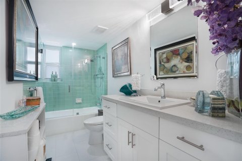 Condominio en venta en Lauderdale-by-the-Sea, Florida, 2 dormitorios, 116.13 m2 № 1102375 - foto 25