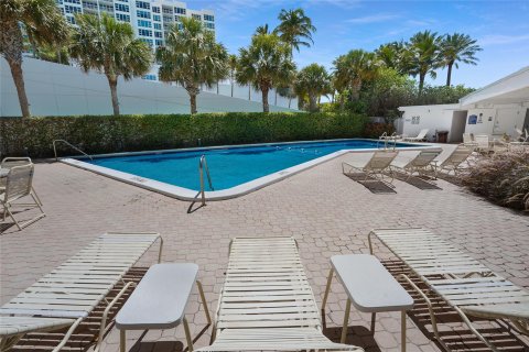 Condo in Lauderdale-by-the-Sea, Florida, 2 bedrooms  № 1102375 - photo 10