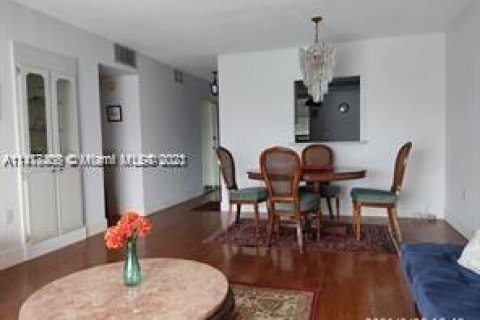 Condominio en venta en North Miami Beach, Florida, 2 dormitorios, 103.12 m2 № 809821 - foto 4